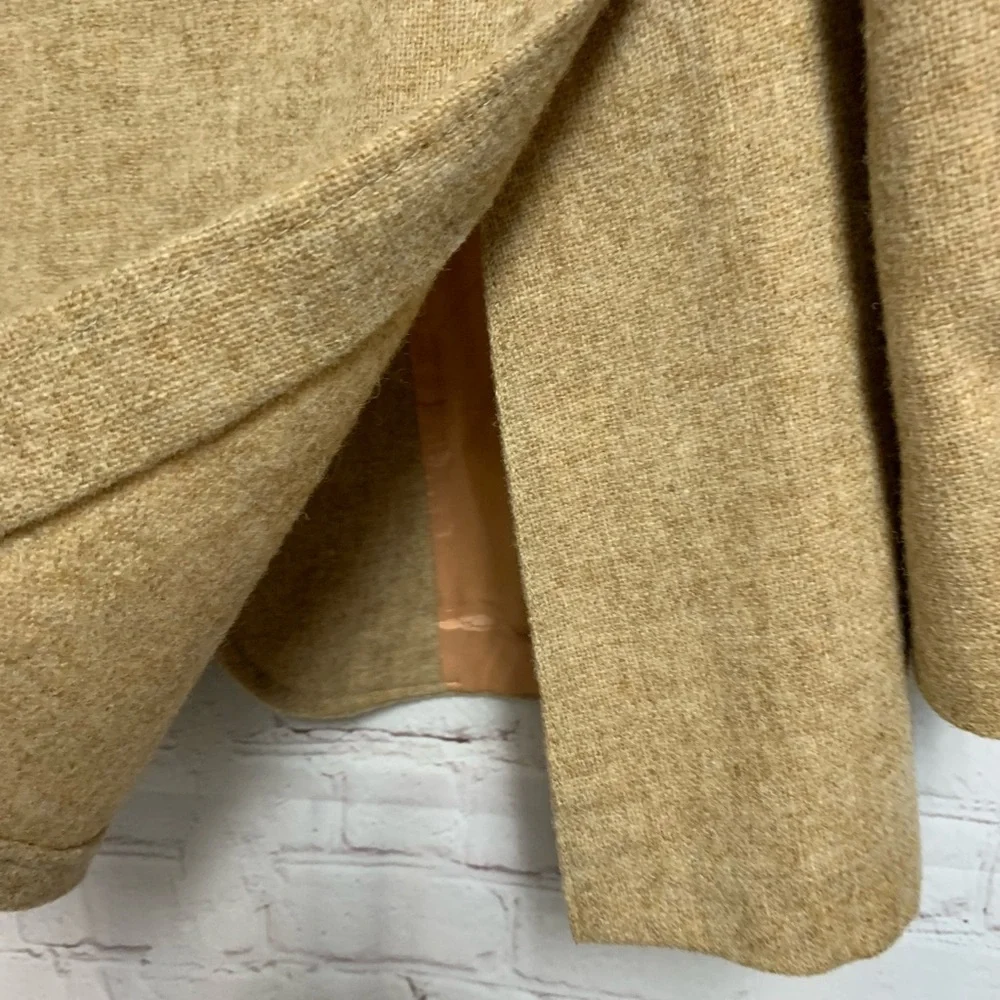 Vintage Campus Man in Wool Tan Elbow Patch Blazer Sport Coat S 40”​